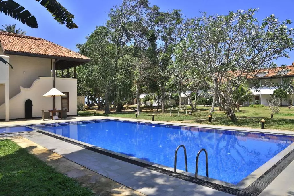 استخر  هتل هیبیس بیچ بنتوتا